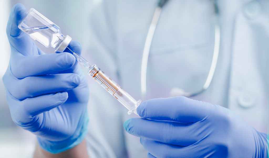Vaccini Covid-19 e responsabilità professionale: indispensabili le coperture assicurative