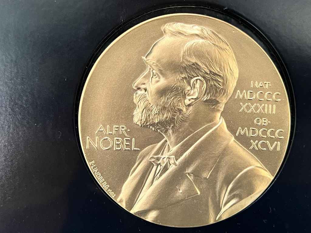 Premio Nobel per la Medicina, vincono sviluppatori dei vaccini a mRna. Le notizie della settimana