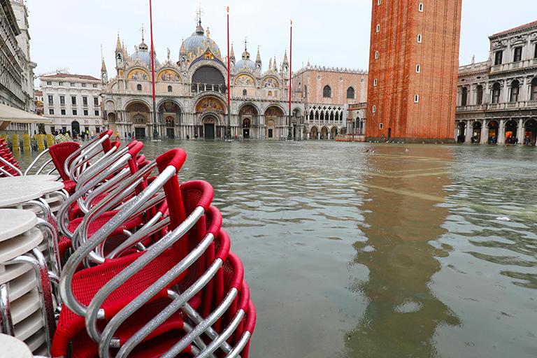A Venezia acqua alta ad agosto, cosa c&#8217;entra l’inquinamento?