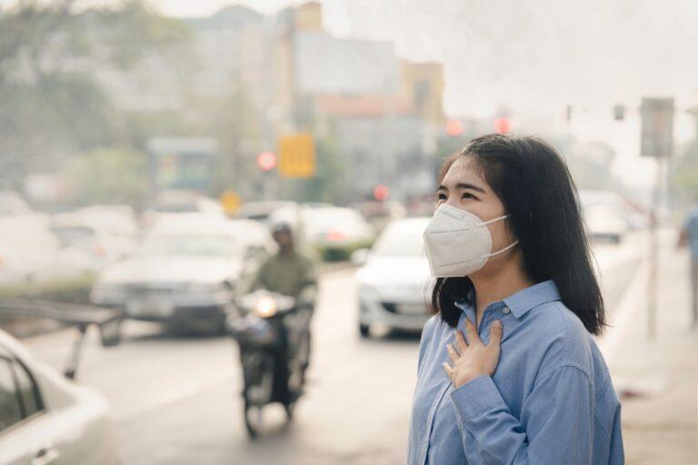 Lo smog aumenta il rischio di ammalarsi di cancro al seno
