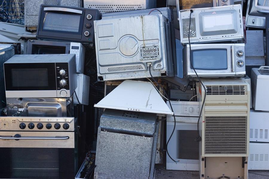 Cosa sono i RAEE, perché sono dannosi per l’ambiente e come vanno smaltii?