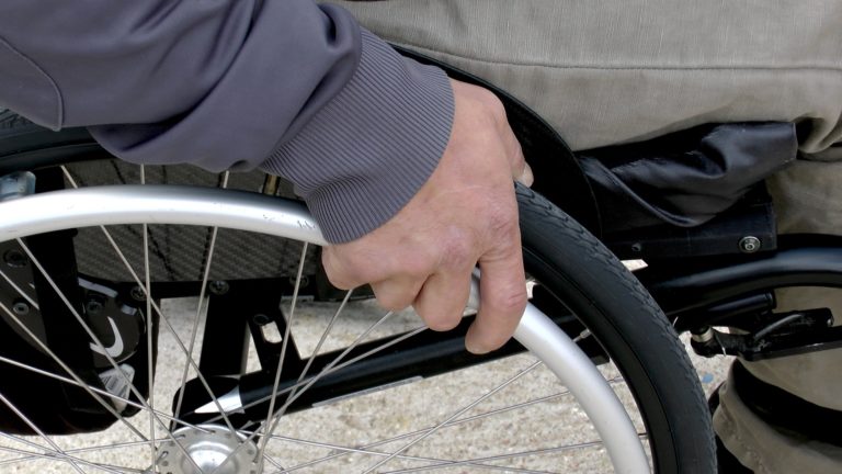 Le barriere architettoniche non risparmiano gli ospedali