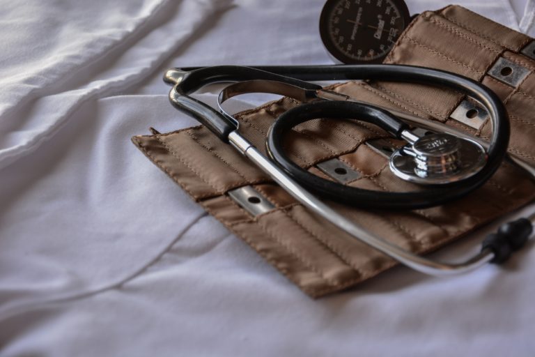 Come sono collegate responsabilità professionale e obbligo ECM?