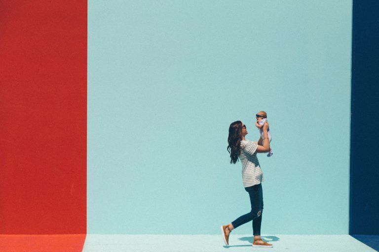5 tipi di mamma dalla pediatra: dalle regine del dramma alle iper-connesse