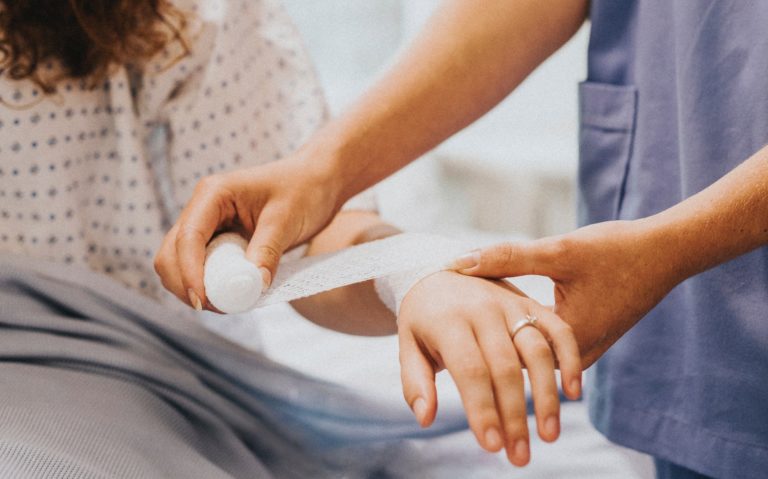 1 medico su 2 viene aggredito ogni anno: di chi è la responsabilità?