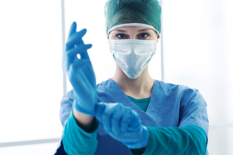 Medici e infermieri pronti per la seconda ondata: in estate +30% in più di corsi online su Covid