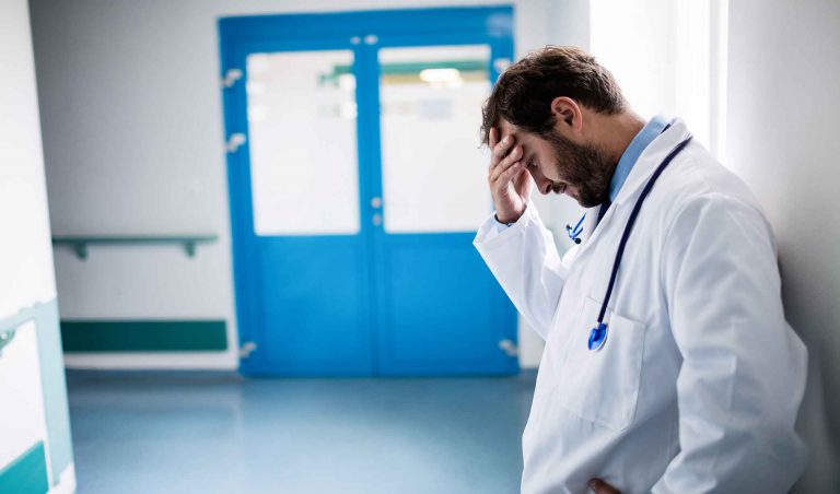 Aggressioni, denunce e fughe all’estero, subito riforma del Numero Chiuso o resteremo senza medici