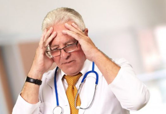 9 minuti a visita: medici di base oberati di lavoro discriminati e a rischio estinzione