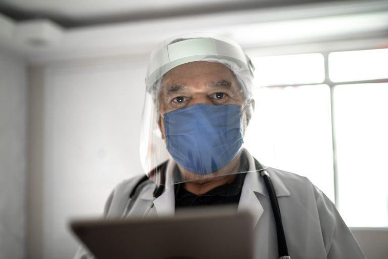 La dura battaglia dei medici di famiglia, sul territorio contro il Covid
