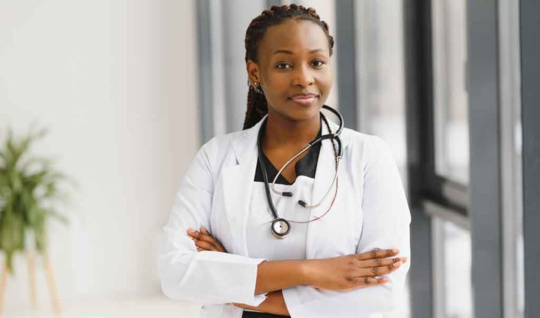 Medici stranieri in Italia: 8 su 10 lavorano nel privato. Concorsi pubblici negati
