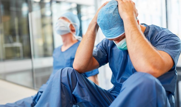 Paziente muore d’infarto per tardiva diagnosi: medico assolto. Cosa è successo?